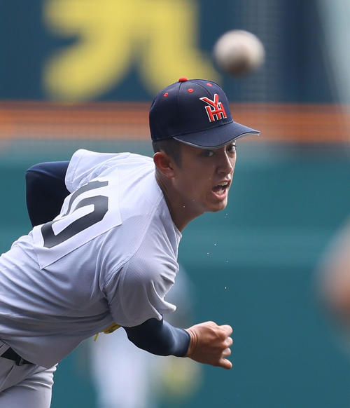 横浜対綾羽 4回、2番手で登板した横浜・織田(撮影・藤尾明華)