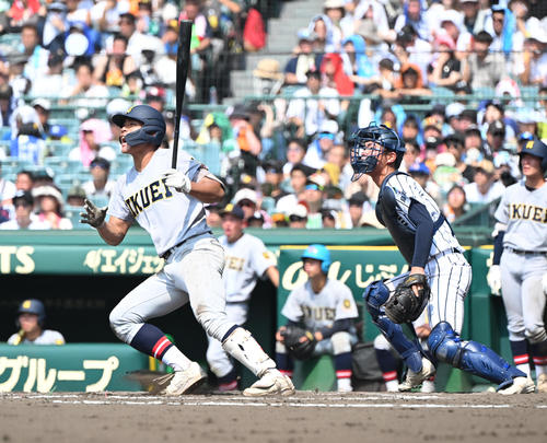 開星対仙台育英 8回裏仙台育英1死、左越えソロ本塁打を放つ高田(撮影・和賀正仁)