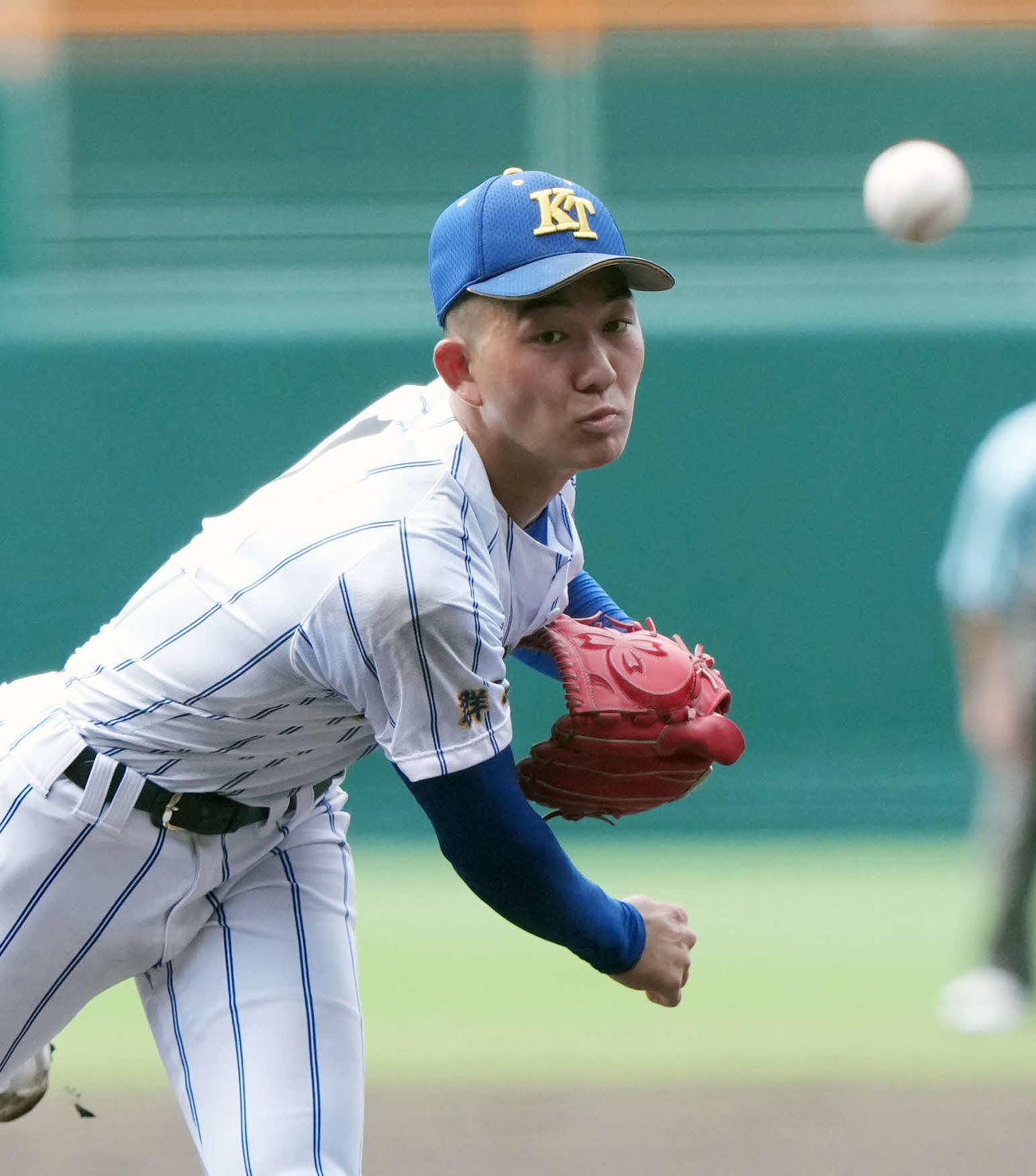 健大高崎対京都国際　7回裏から登板し力投する石垣（撮影・小島史椰）