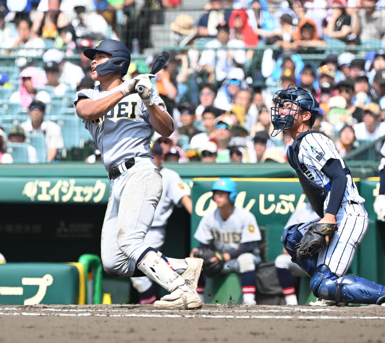 開星対仙台育英　8回裏仙台育英1死、左越えソロ本塁打を放つ高田（撮影・和賀正仁）