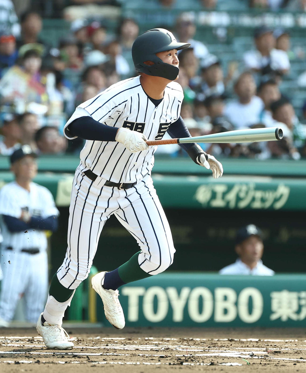 開星対仙台育英　1回表開星1死一、三塁、松崎は先制中犠飛を放つ（撮影・上田博志）