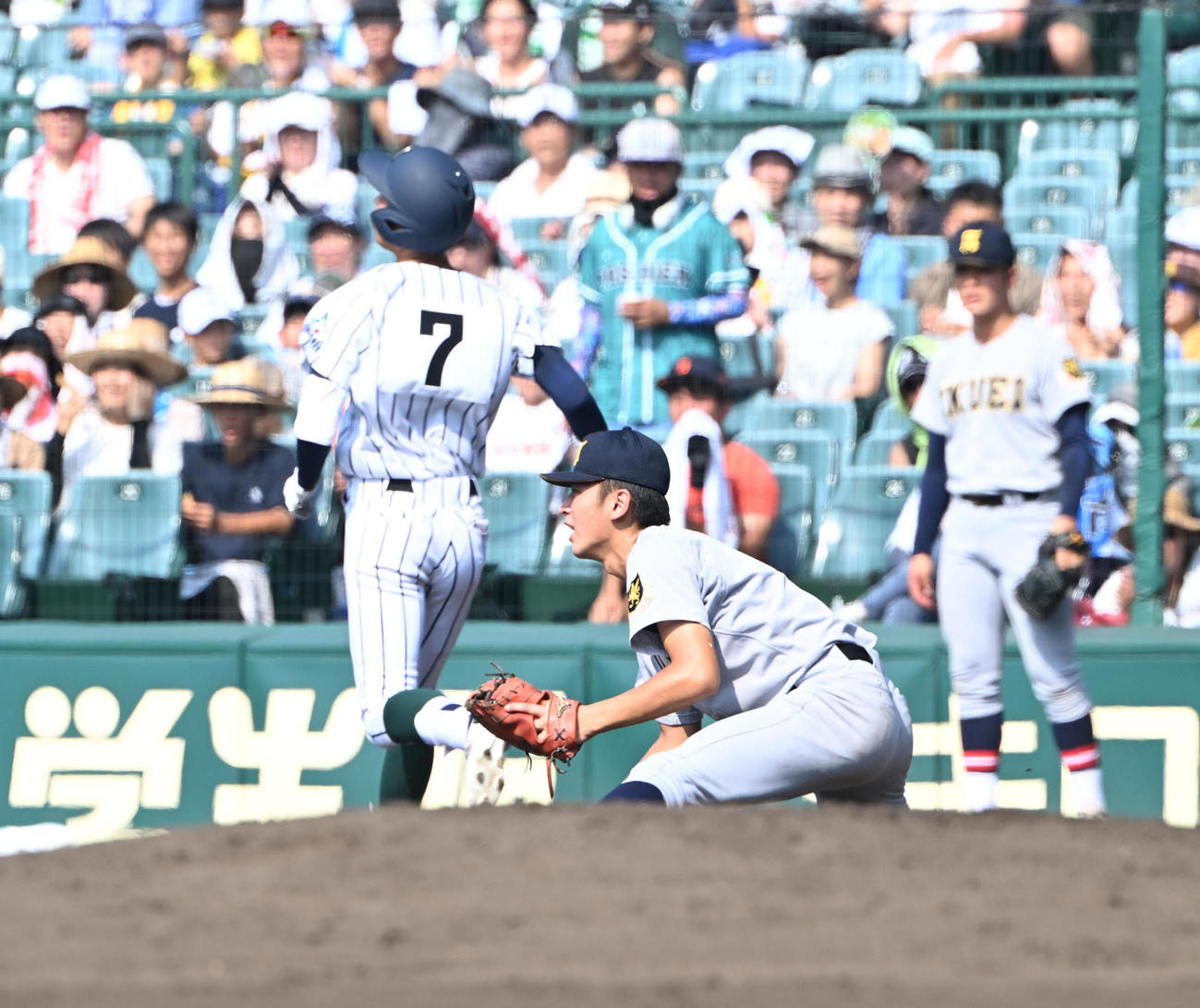 開星対仙台育英　5回表開星無死一塁、小村は二ゴロ併殺に倒れる、一塁手和賀（撮影・和賀正仁）