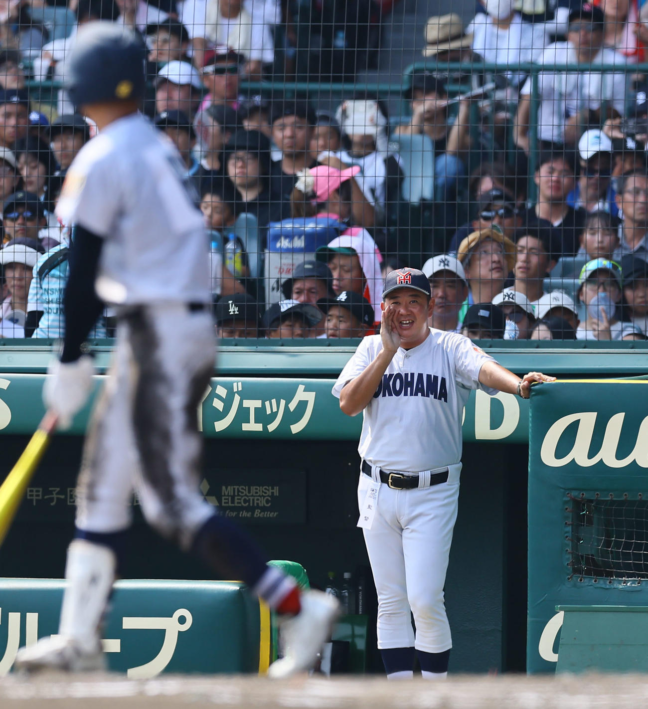 横浜対綾羽　7回、選手に声をかける横浜・村田監督（撮影・藤尾明華）