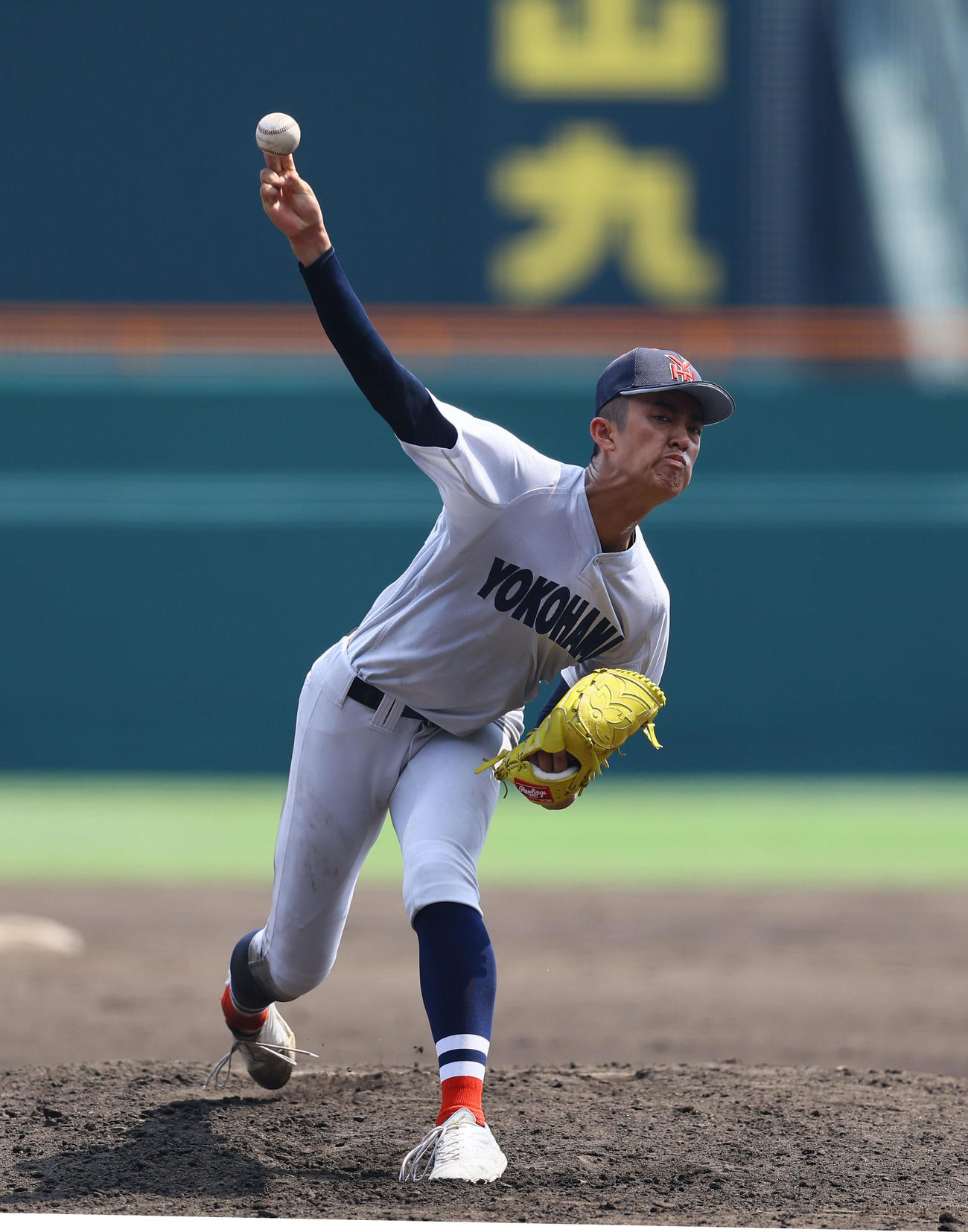 横浜対綾羽　4回、2番手で登板した横浜・織田（撮影・藤尾明華）