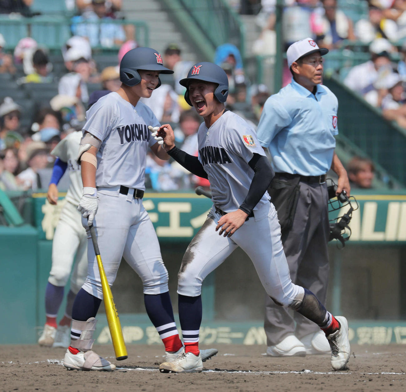 横浜対綾羽　5回表横浜2死二塁、池田聖摩は織田翔希の中前適時打で生還する（撮影・宮崎幸一）