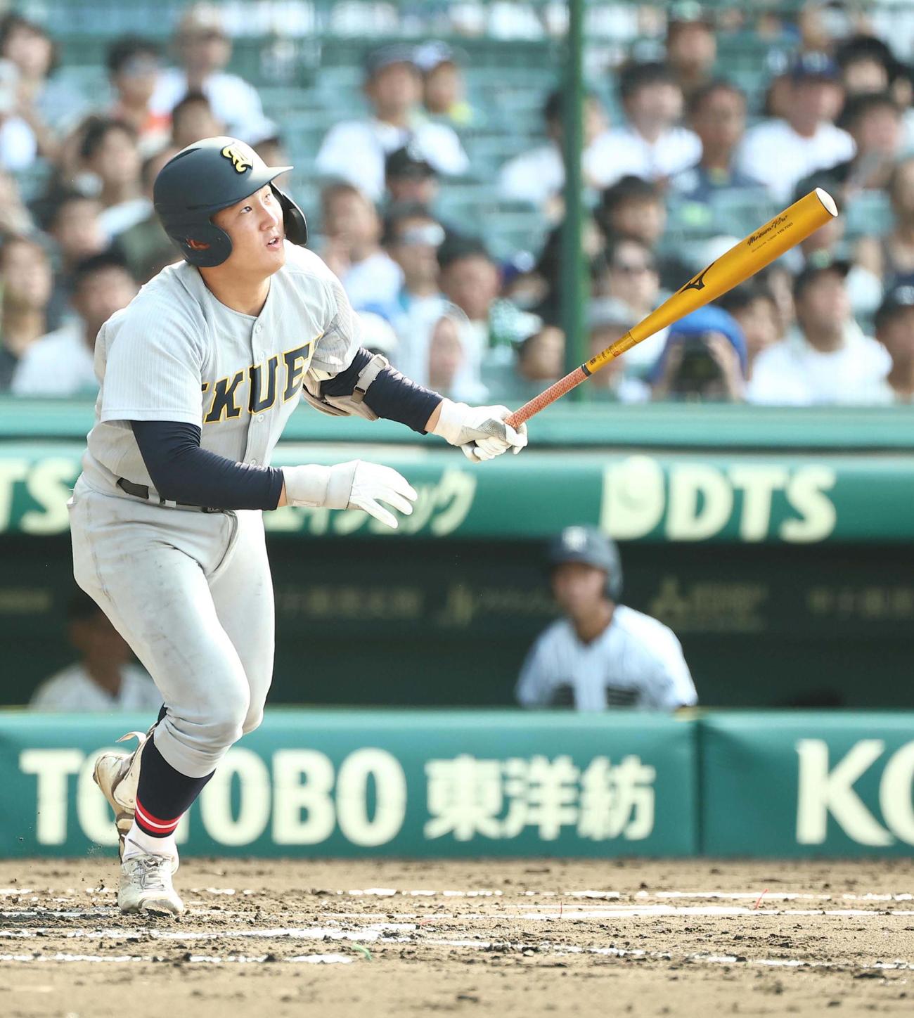 開星対仙台育英　1回裏仙台育英1死二、三塁、川尻は右犠飛を放つ（撮影・上田博志）