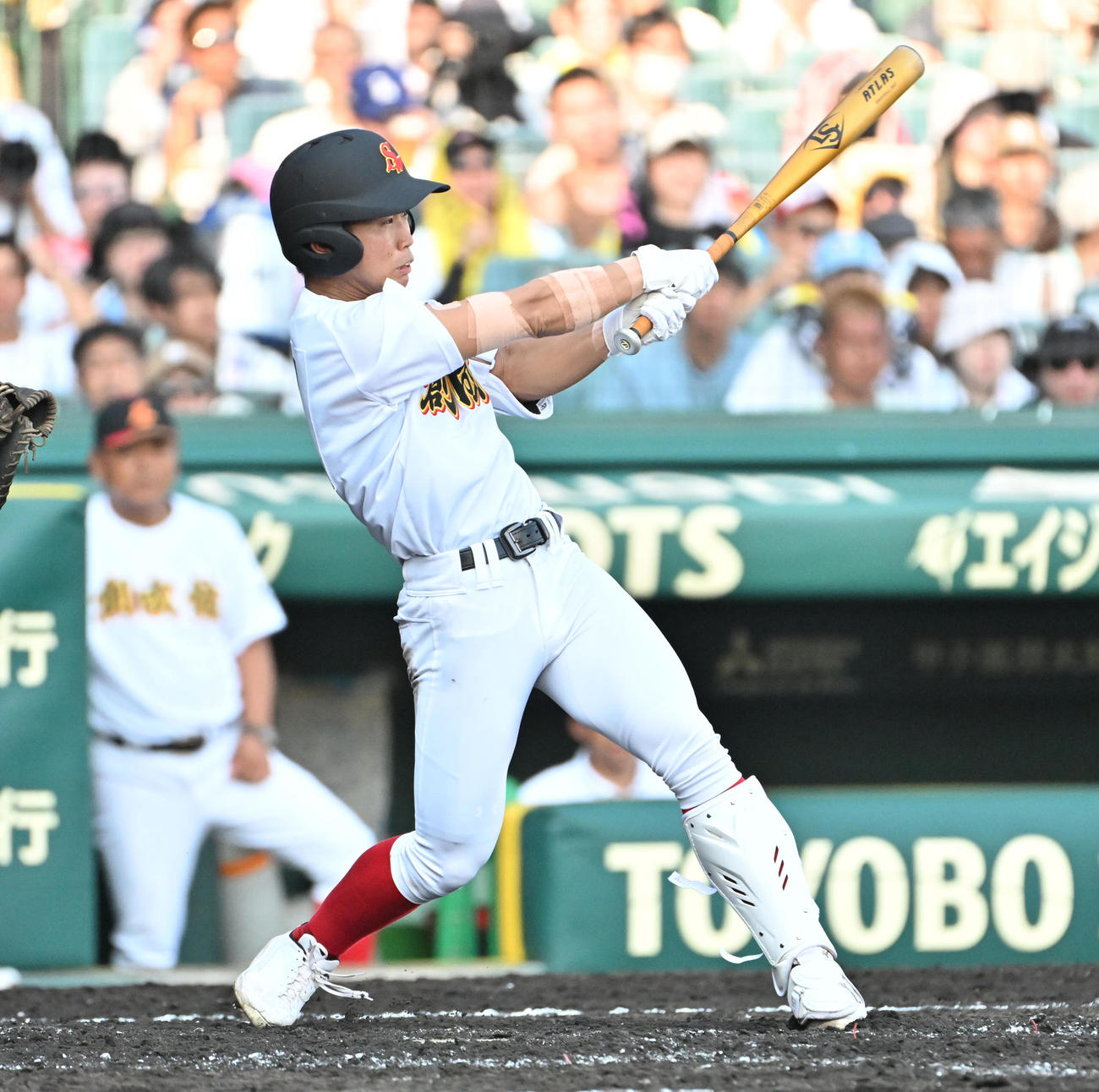 関東第一対創成館　5回裏創成館2死二塁　峯孝汰は適時打を放つ（撮影・石井愛子）