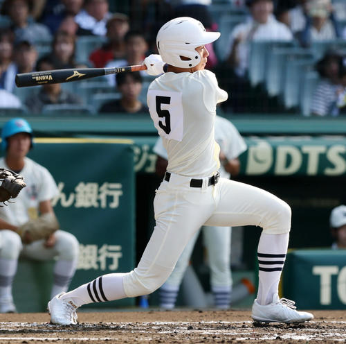 高川学園対日大三　1回裏日大三2死二、三塁、安部は左越え適時2点三塁打を放つ（撮影・加藤哉）