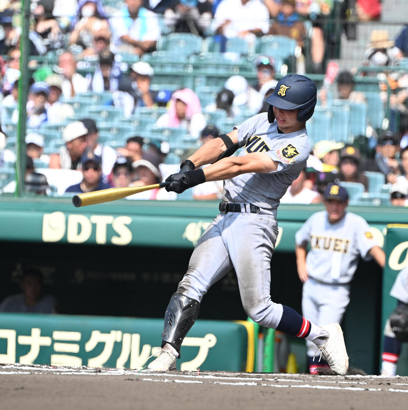開星対仙台育英　6回裏仙台育英2死三塁、右中間に適時二塁打を放つ田山（撮影・和賀正仁）