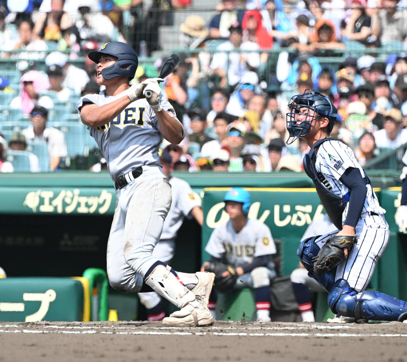 開星対仙台育英　8回裏仙台育英1死、左越えソロ本塁打を放つ高田（撮影・和賀正仁）