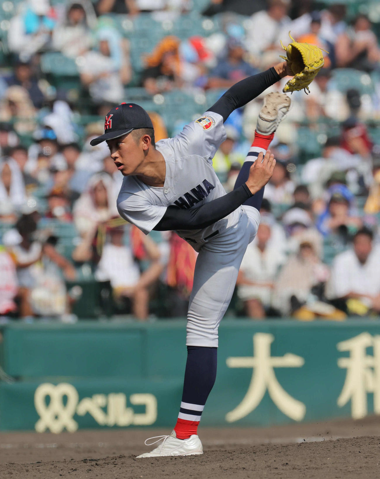 横浜対綾羽　9回表綾羽2死まで登板した横浜織田翔（撮影・宮崎幸一）