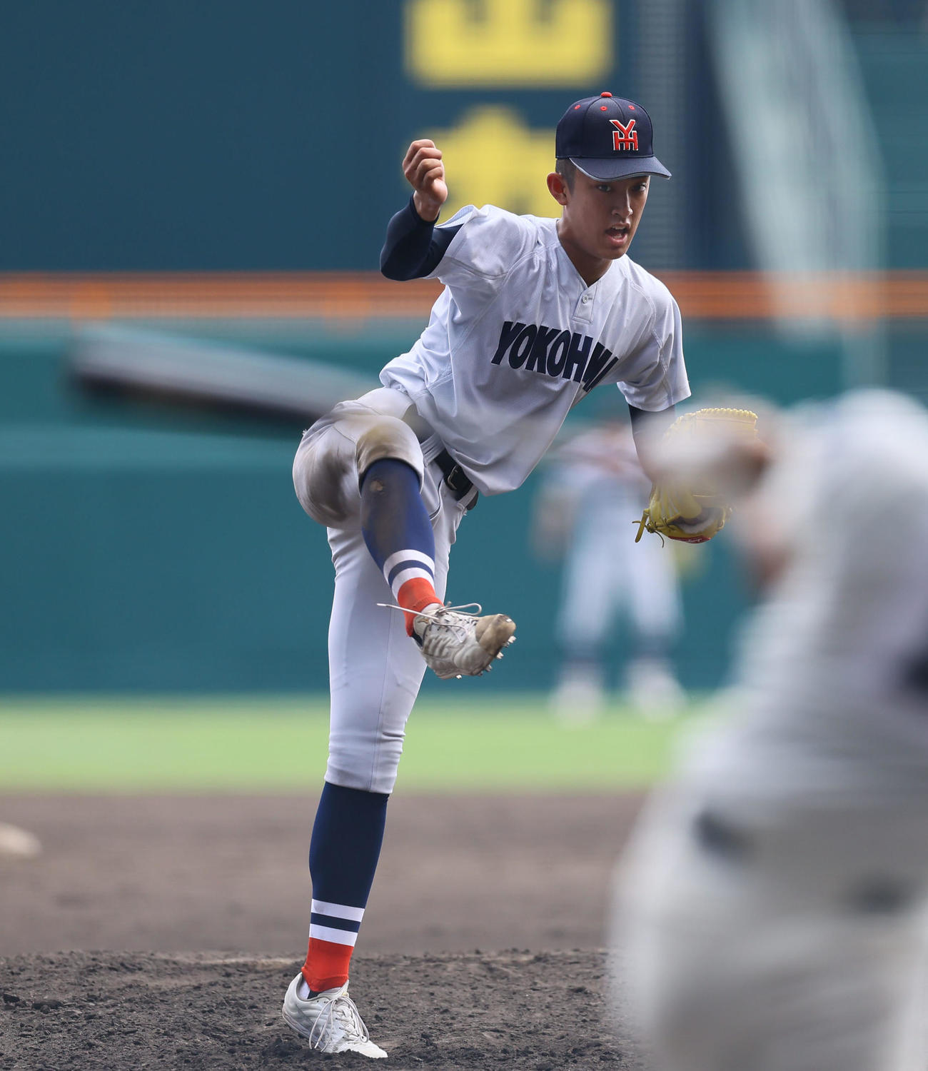 横浜対綾羽　4回、2番手で登板した横浜・織田（撮影・藤尾明華）