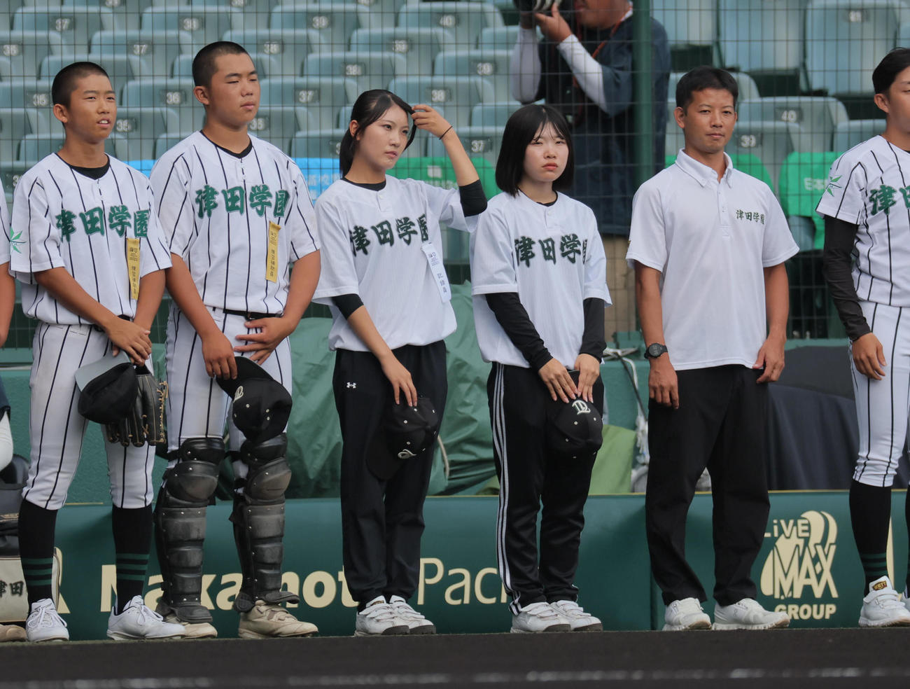 特別練習に参加した津田学園のマネジャーら（撮影・宮崎幸一）