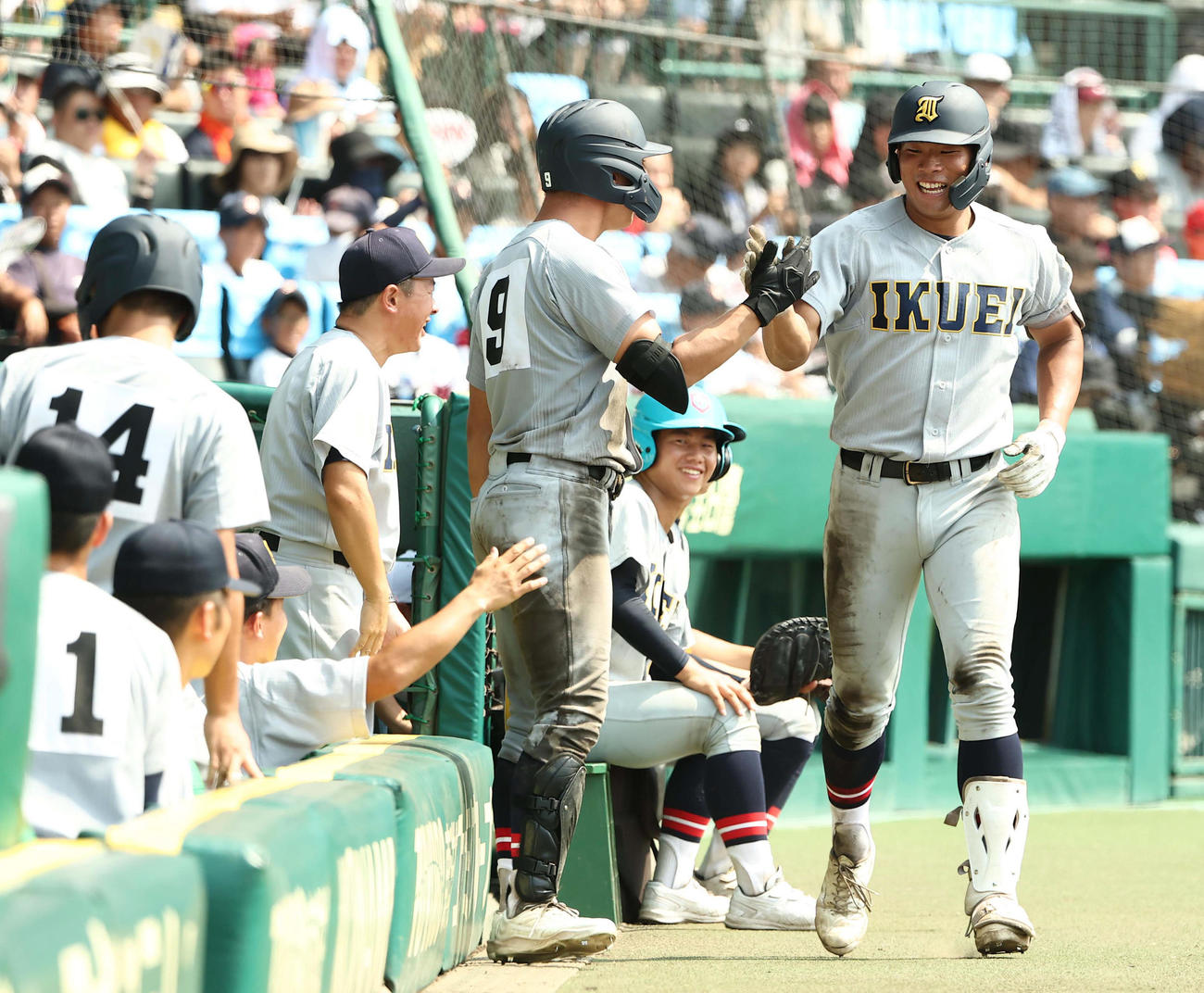 開星対仙台育英　8回裏仙台育英1死、高田は左中間へソロ本塁打を放つ（撮影・上田博志）