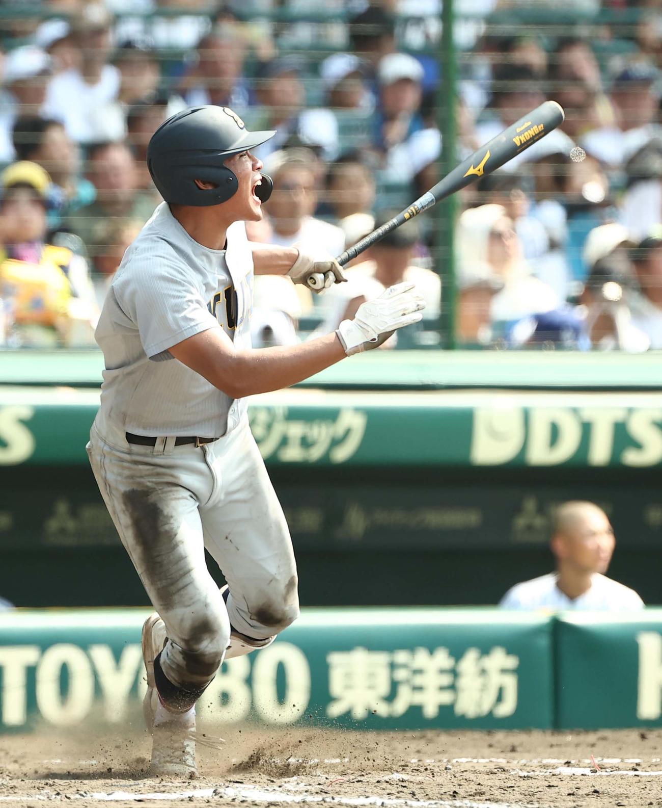 開星対仙台育英　8回裏仙台育英1死、高田は左中間へソロ本塁打を放つ（撮影・上田博志）