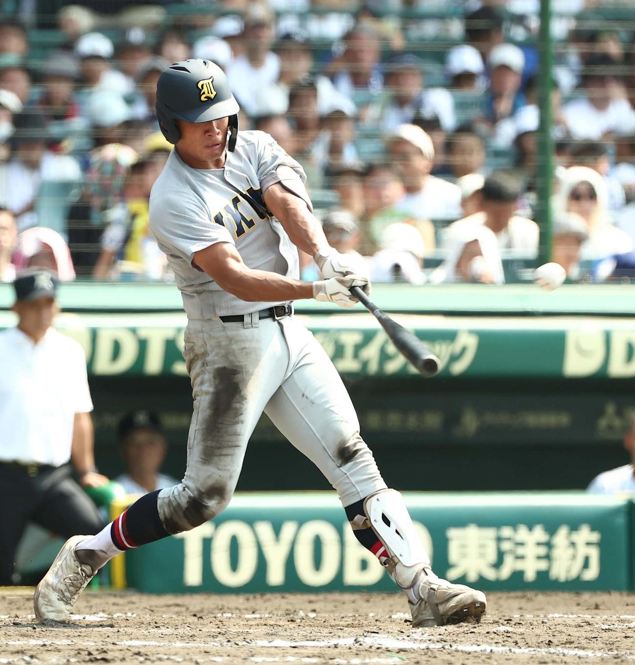 開星対仙台育英　8回裏仙台育英1死、高田は左中間へソロ本塁打を放つ（撮影・上田博志）