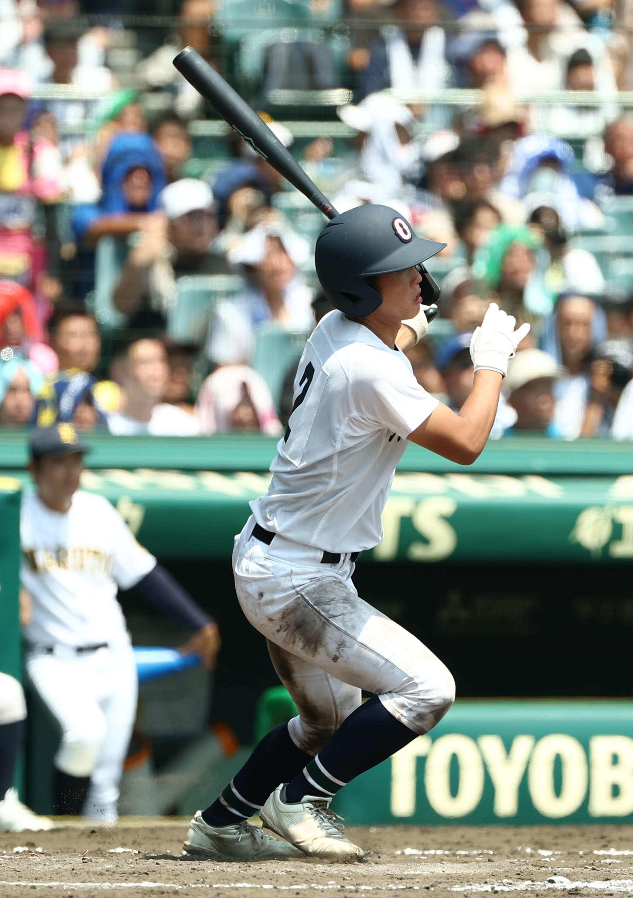 沖縄尚学対鳴門　9回表沖縄尚学1死満塁、宜野座は2点適時打を放つ（撮影・上田博志）