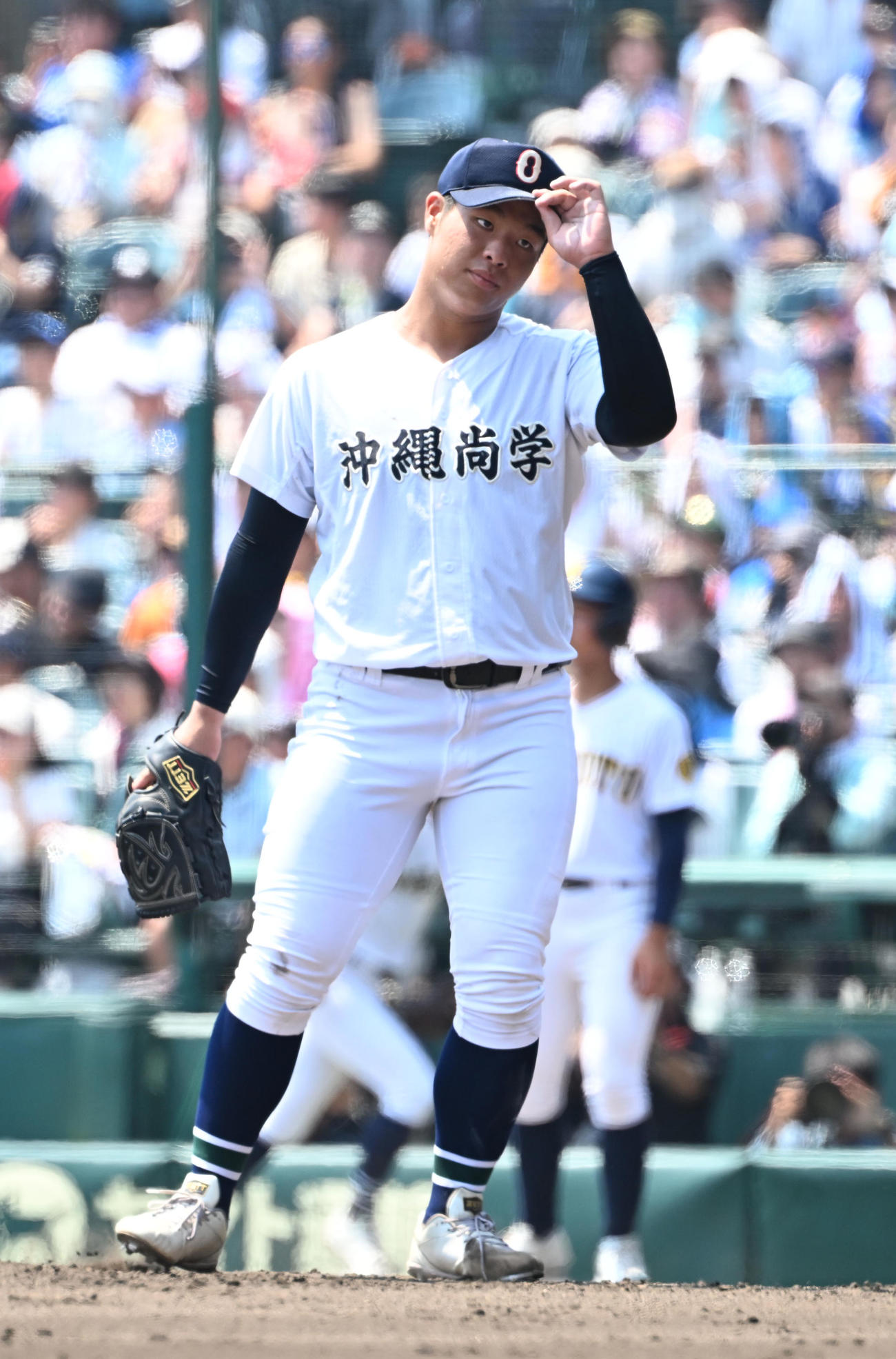 沖縄尚学対鳴門　9回裏鳴門2死、最後の打者を中飛に打ち取った末吉（撮影・和賀正仁）