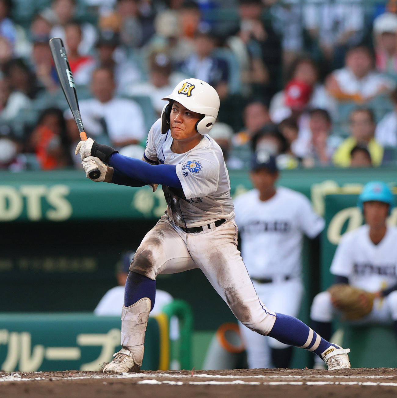 佐賀北対明豊　8回表明豊無死、藤は左二塁打を放つ（撮影・上山淳一）