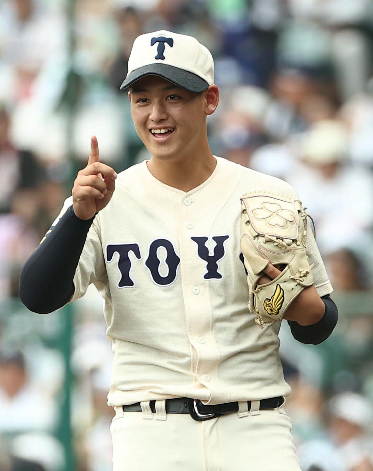 花巻東対東洋大姫路　マウンドで笑顔を見せる東洋大姫路・阪下（撮影・上田博志）