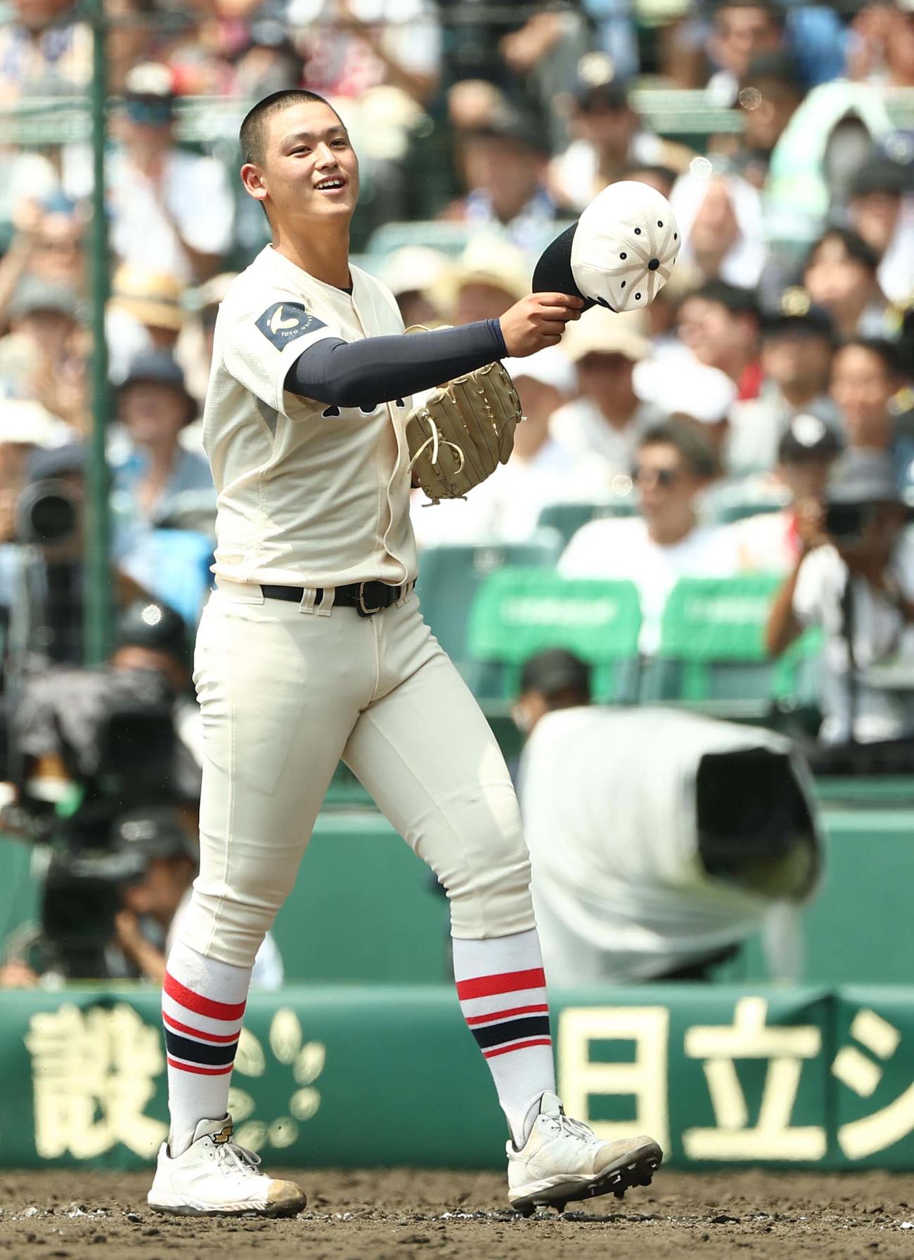 花巻東対東洋大姫路　花巻東に勝利し笑顔を見せる東洋大姫路・阪下（撮影・上田博志）