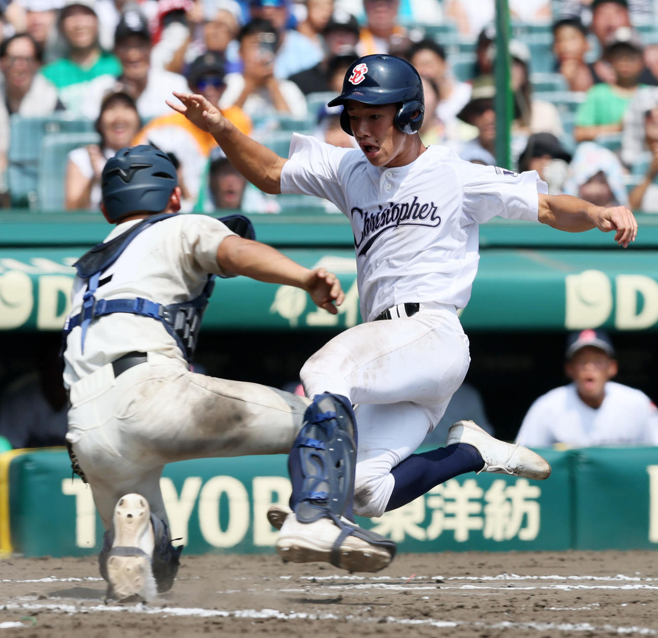 聖隷クリストファー対西日本短大付　7回裏西日本短大付2死二塁、武智の左前適時打で本塁生還する二塁走者大島（撮影・加藤哉）