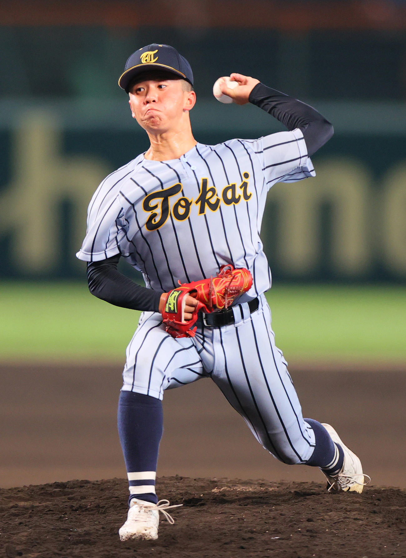 県岐阜商対東海大熊本星翔　6回表、力投する東海大熊本星翔の三池（撮影・上山淳一）