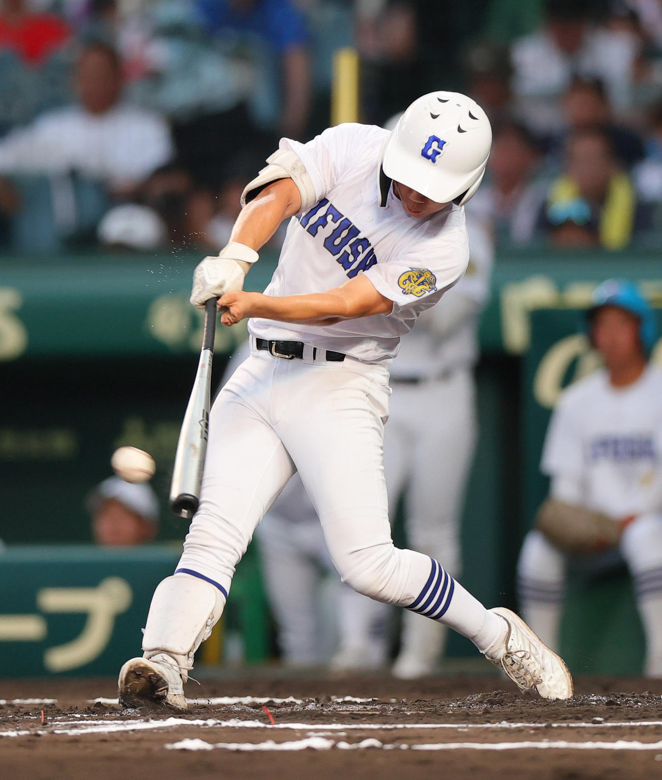 県岐阜商対東海大熊本星翔　2回表県岐阜商1死一塁、横山は右前打を放つ（撮影・上山淳一）