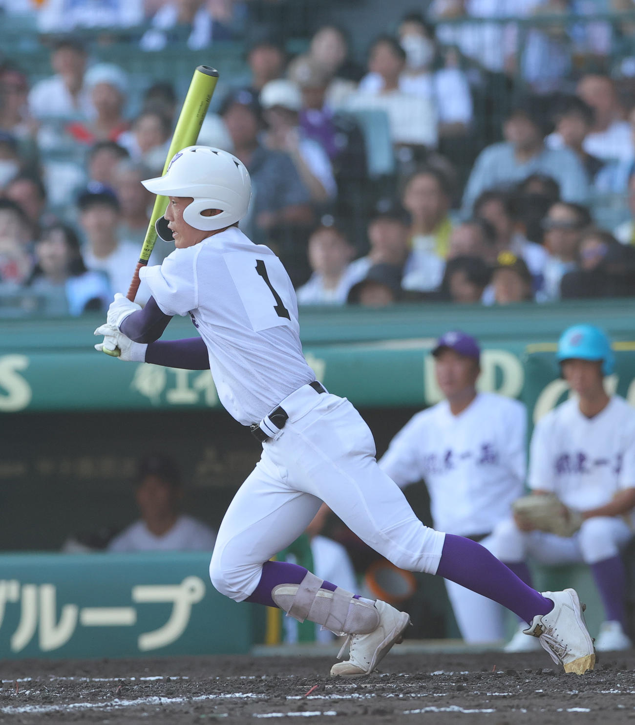 関東第一対創成館　3回表関東第一1死満塁、坂本は右2点適時打を放つ（撮影・上山淳一）