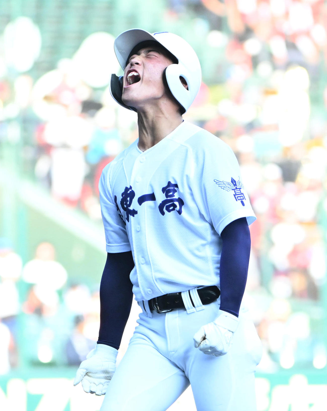 関東第一対創成館　3回表関東第一1死満塁　坂本慎太郎は先制の右適時打を放つ（撮影・石井愛子）
