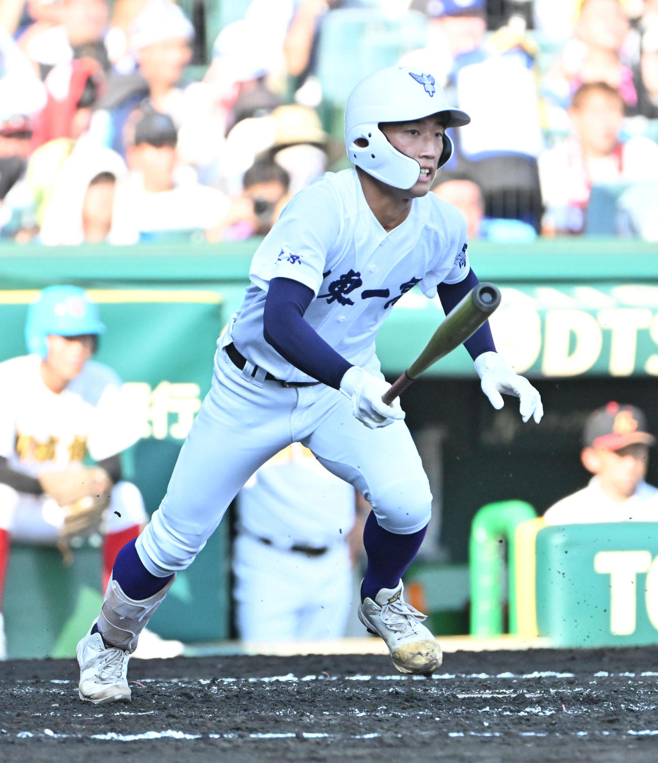 関東第一対創成館　3回表関東第一1死満塁　坂本慎太郎は先制の右適時打を放つ（撮影・石井愛子）