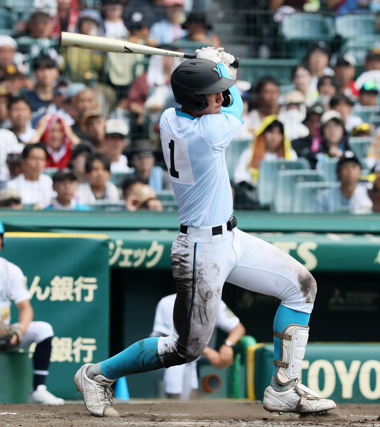 山梨学院対岡山学芸館　8回表山梨学院2死二塁、菰田は左前適時打を放つ（撮影・加藤哉）