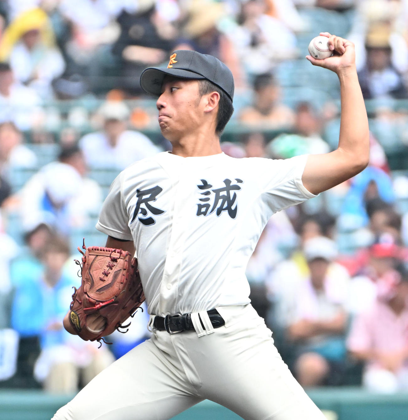 京都国際対尽誠学園　尽誠学園先発の広瀬（撮影・石井愛子）