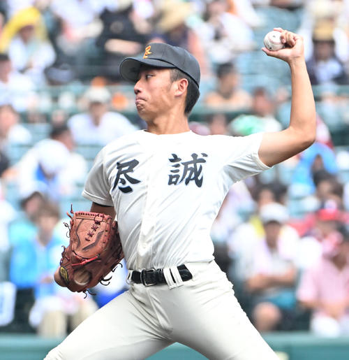 甲子園】尽誠学園に2800人超応援団！世界1位チアに吹奏楽、関西のOB