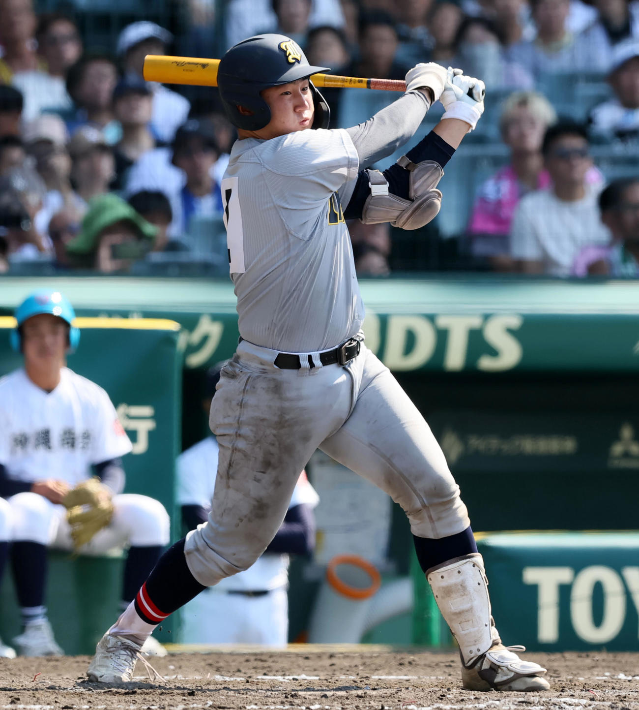 沖縄尚学対仙台育英　5回裏仙台育英2死満塁、川尻は右前2点適時打を放つ（撮影・加藤哉）