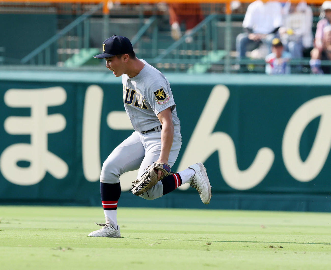 沖縄尚学対仙台育英　2回表沖縄尚学2死一塁、田山は宮城の右前打を後逸し失点（撮影・加藤哉）