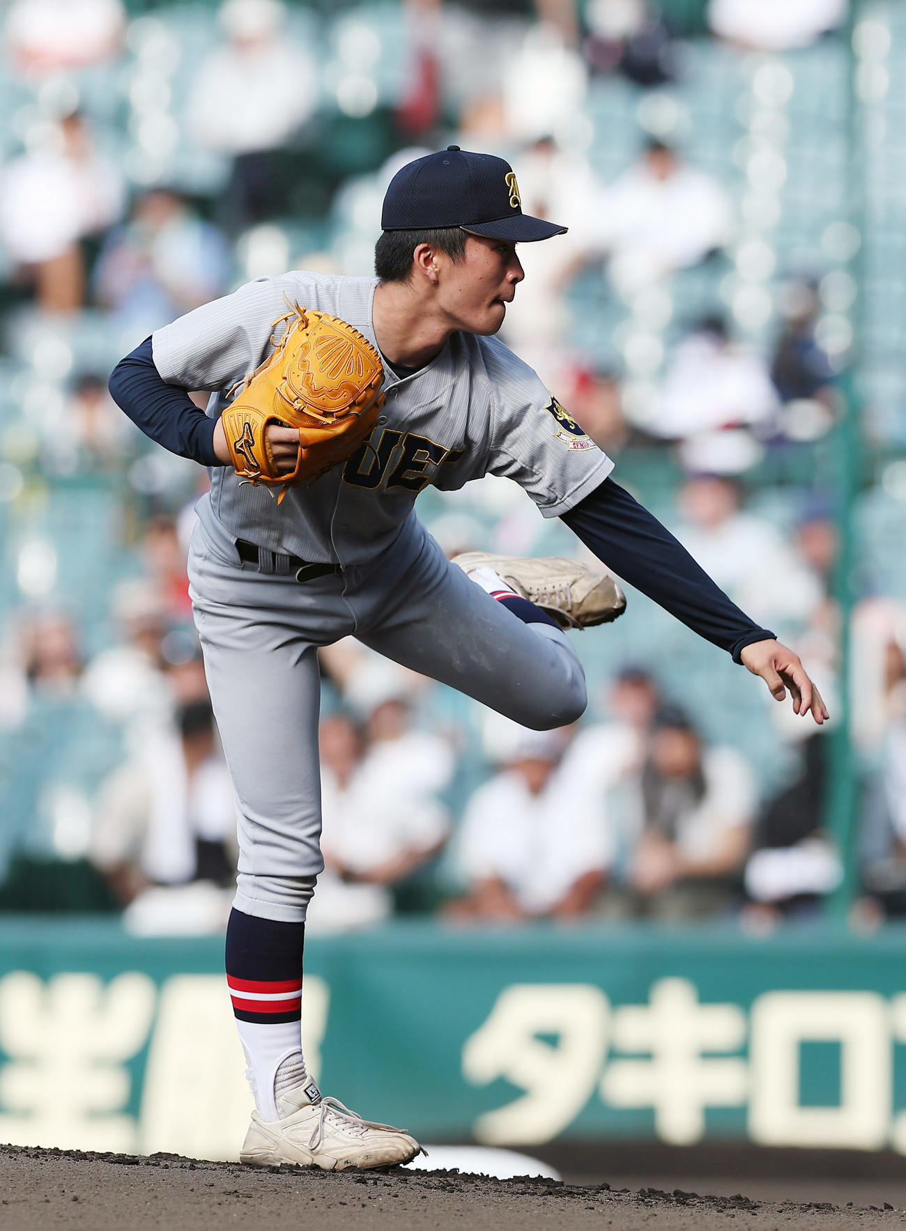 沖縄尚学対仙台育英　力投する仙台育英先発の吉川（撮影・前田充）