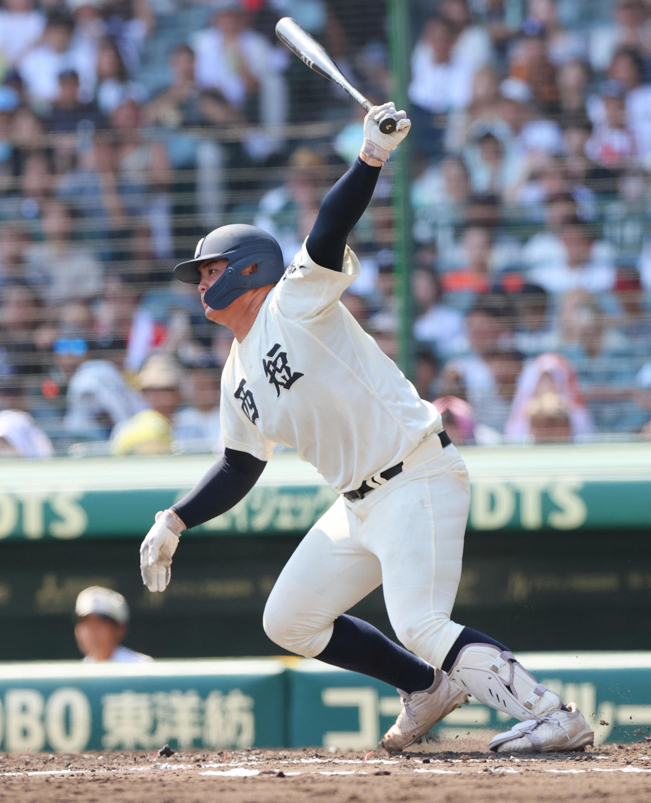 東洋大姫路対西日本短大付　3回裏西日本短大付2死一、三塁、佐藤は中前適時打を放つ（撮影・上山淳一）