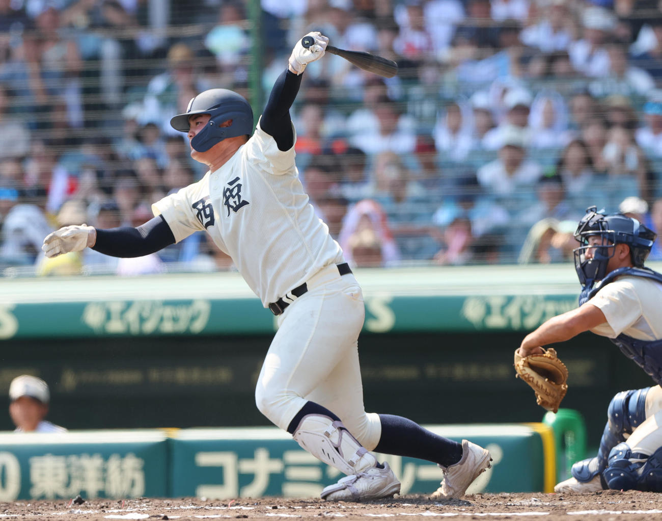 東洋大姫路対西日本短大付　3回裏西日本短大付2死一、三塁、佐藤は中前適時打を放つ（撮影・上山淳一）