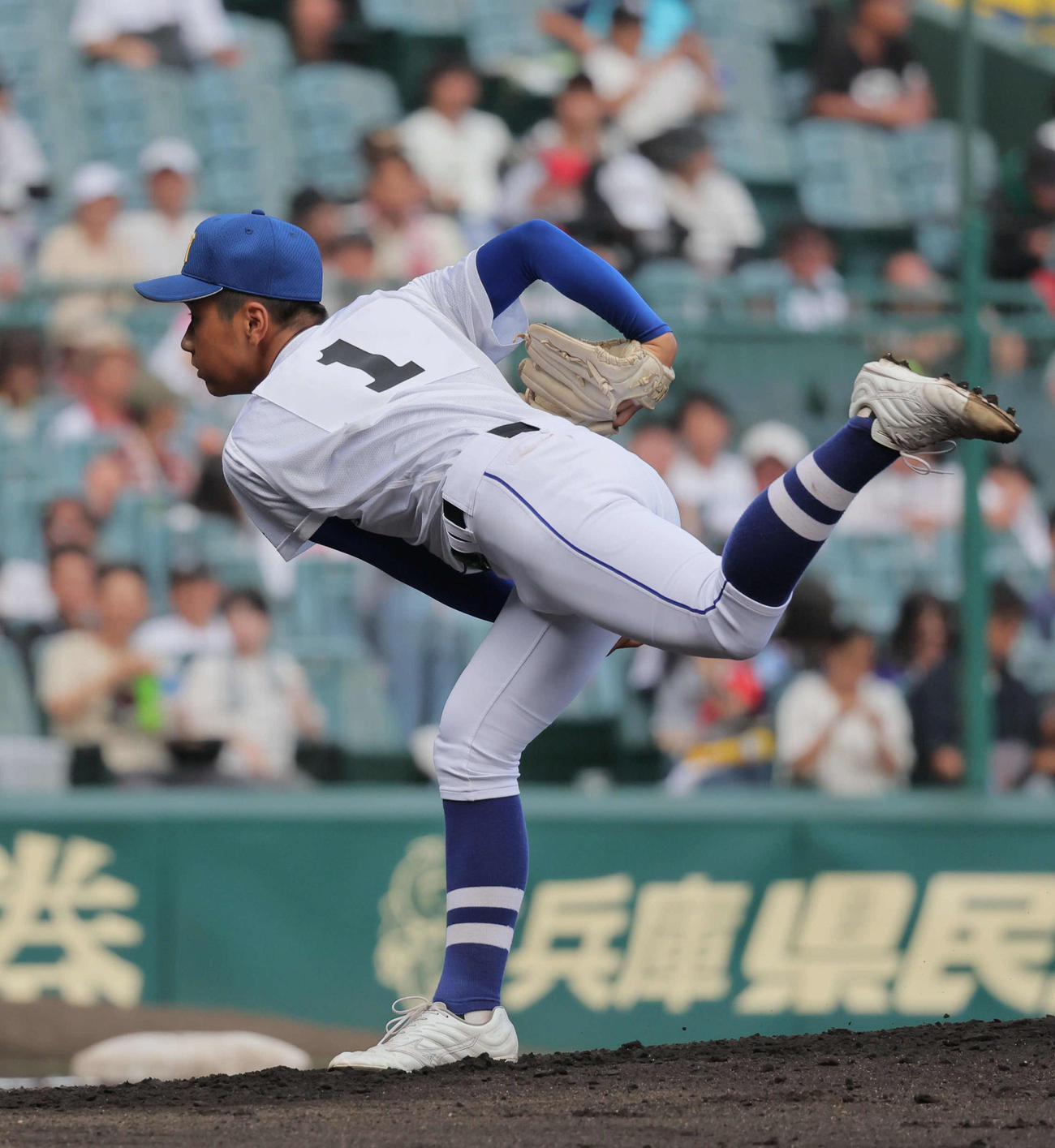 明豊対県岐阜商　明豊先発の寺本悠真（撮影・宮崎幸一）