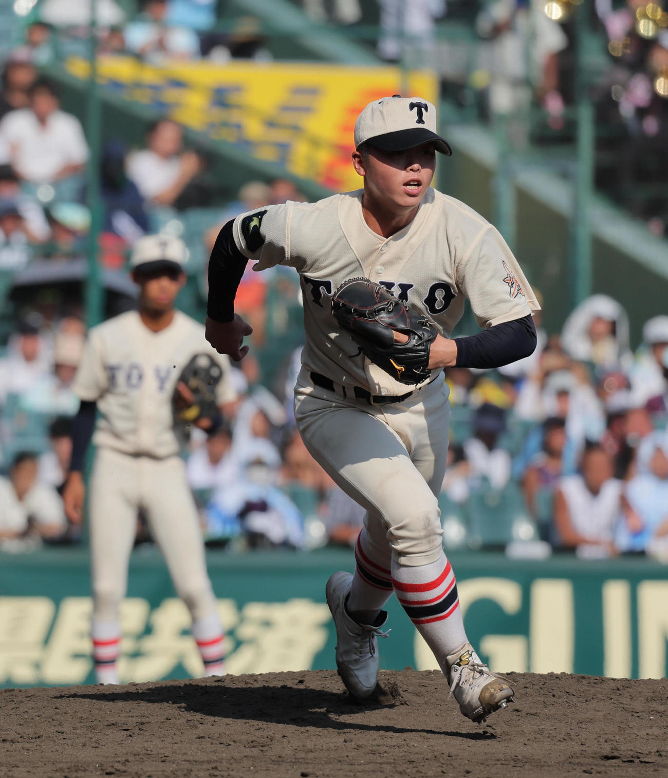 東洋大姫路対西日本短大付　9回裏西日本短大付1死、木下鷹大は奥駿仁を一塁ゴロに仕留める（撮影・宮崎幸一）