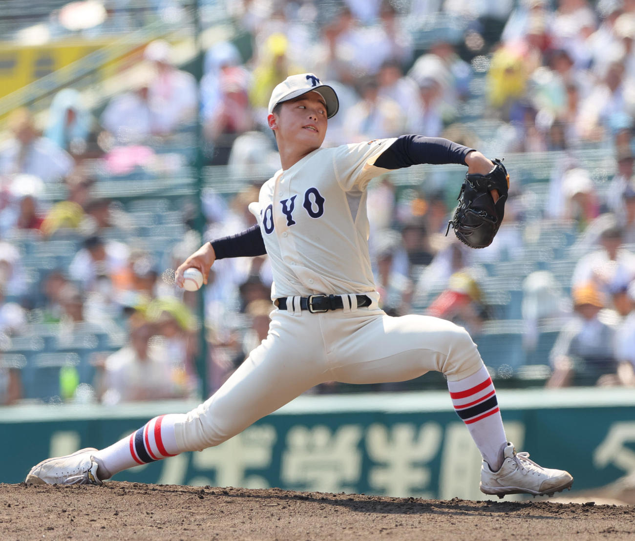 東洋大姫路対西日本短大付　3回裏西日本短大付2死一、二塁、木下が登板する（撮影・上山淳一）