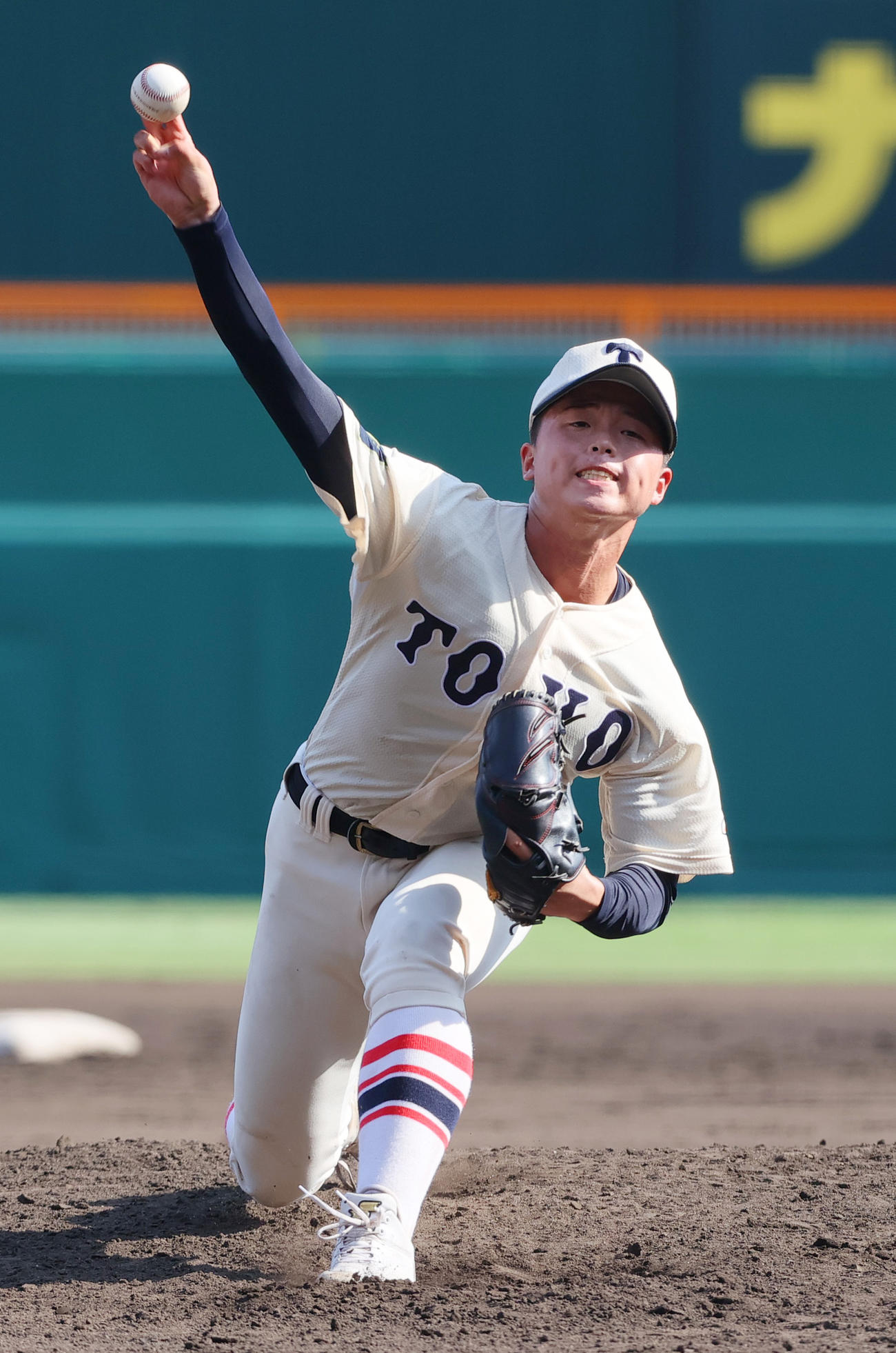 東洋大姫路対西日本短大付　9回裏、力投する東洋大姫路エース木下（撮影・上山淳一）