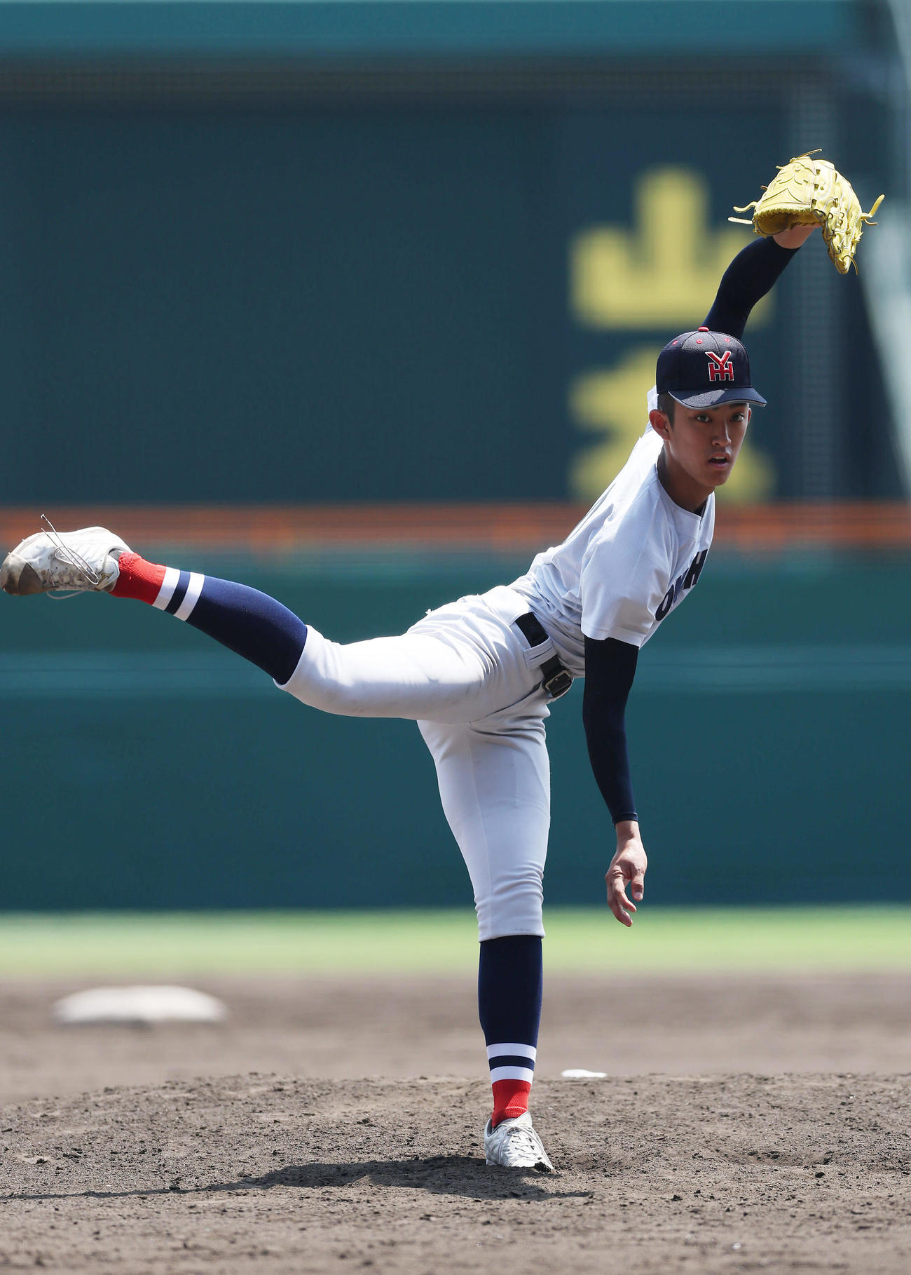 横浜対津田学園　力投する横浜先発の織田（撮影・前田充）