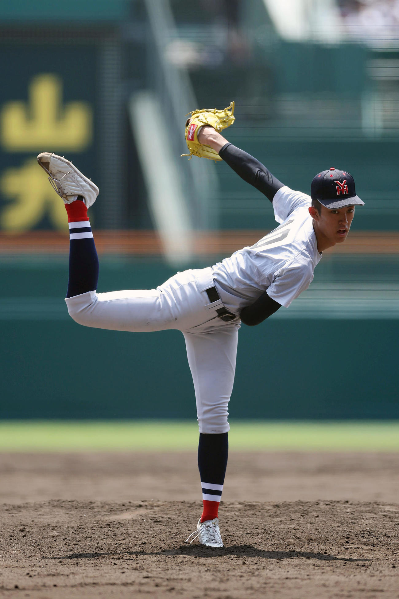 横浜対津田学園　力投する横浜先発の織田（撮影・前田充）