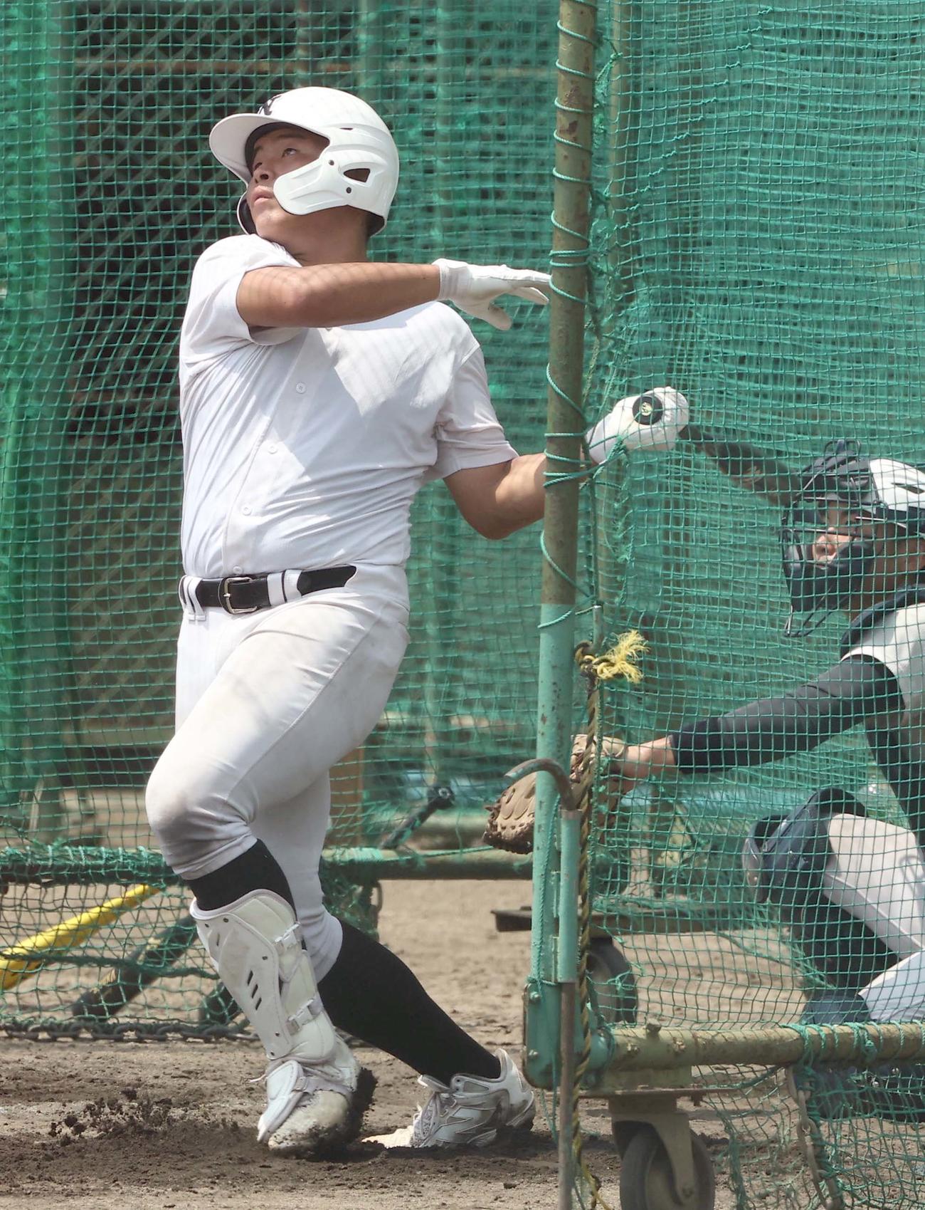 打撃練習をする日大三・田中（撮影・上田博志）
