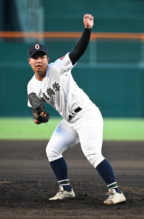 沖縄尚学対東洋大姫路　7回に沖縄尚学2番手で登板する末吉（撮影・和賀正仁）