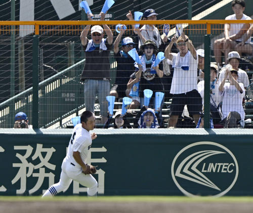 甲子園】左手ハンディの県岐阜商・横山温大が超ファインプレー 背中を