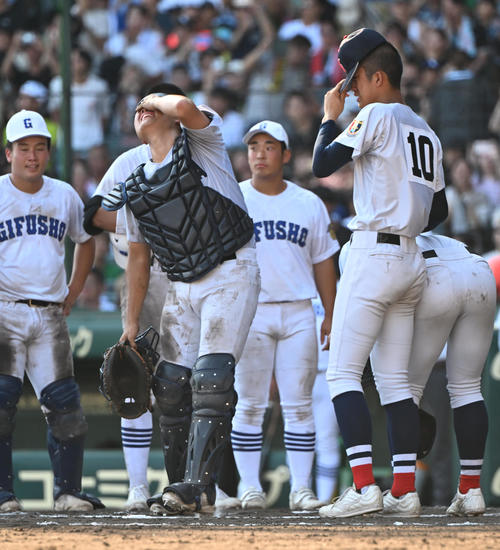 甲子園】横浜延長11回サヨナラ負け98年以来春夏連覇ならず 2度の内野5