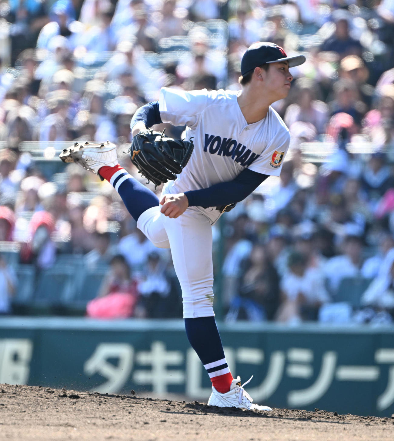 横浜対県岐阜商　横浜3番手で登板する奥村頼（撮影・和賀正仁）